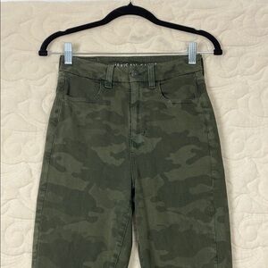 American Eagle Curvy Super Hi-rise Jeggings in Green Camo Size 4 Regular